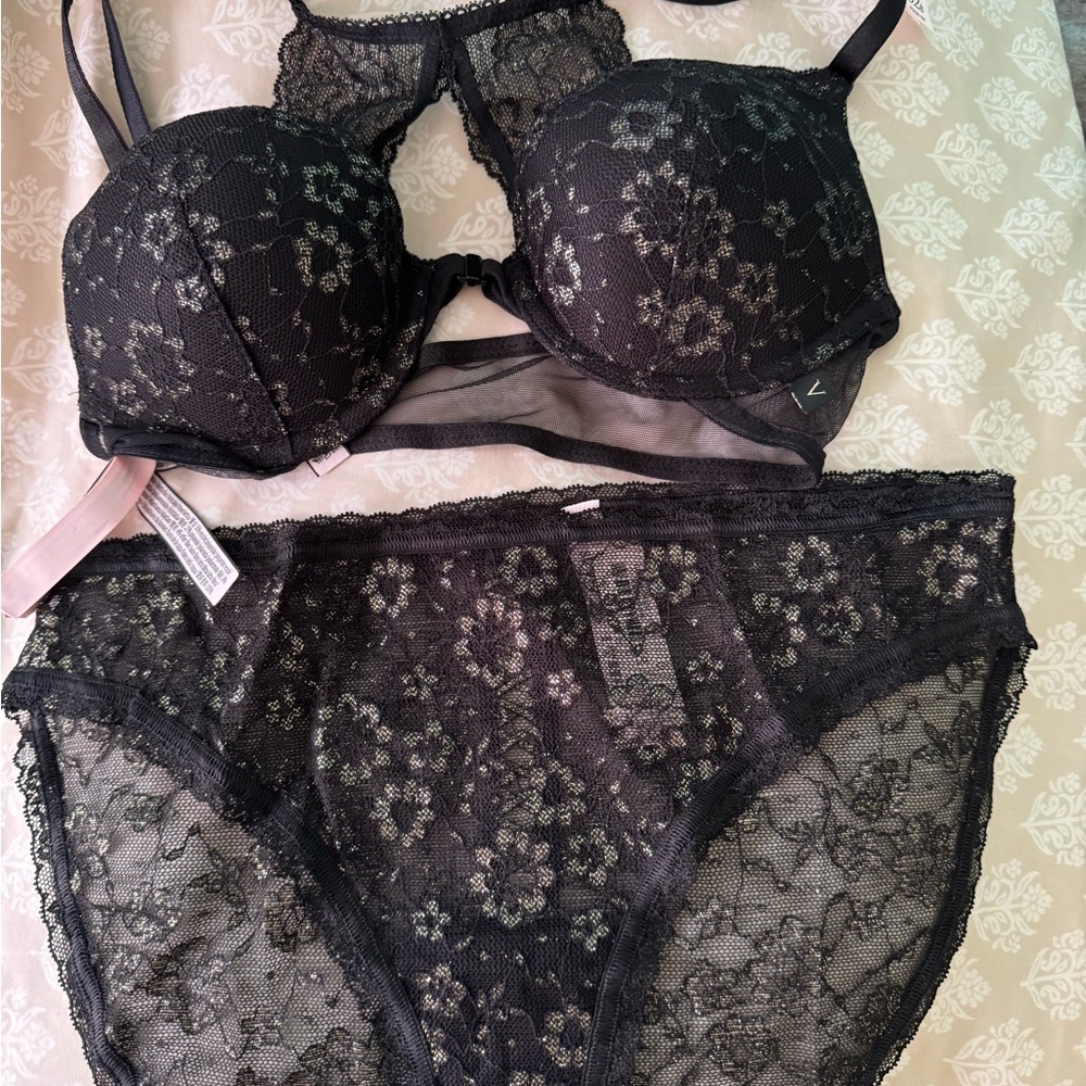 Victoria’s Secret 2 pc set black with gold details Bra 32B Panty L